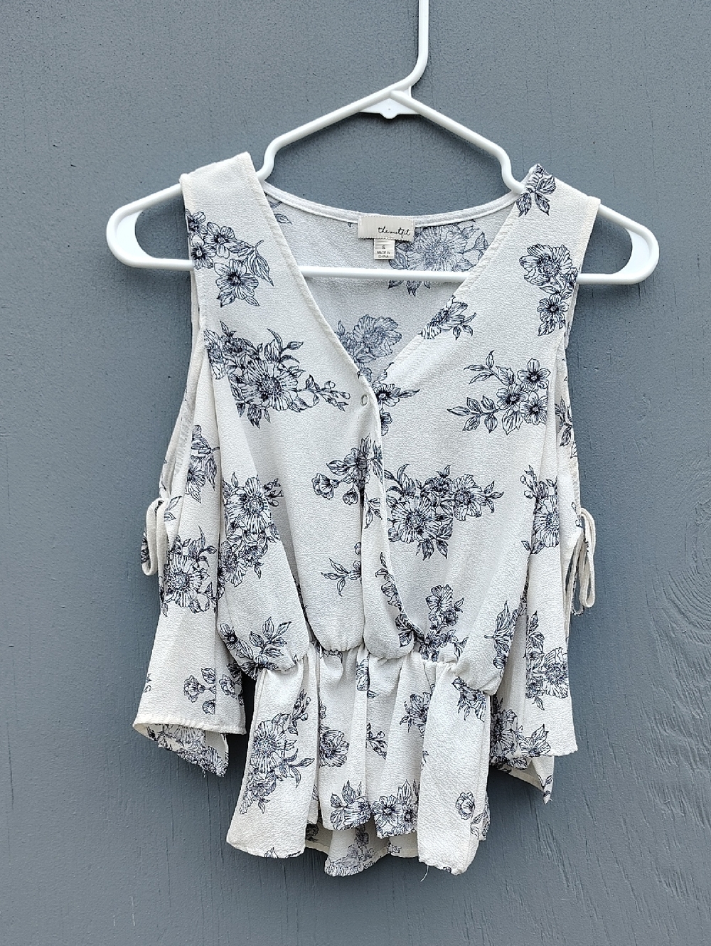 The Outfit Women's Top Size S Floral White & Black Cold Shoulder Elastic Waist